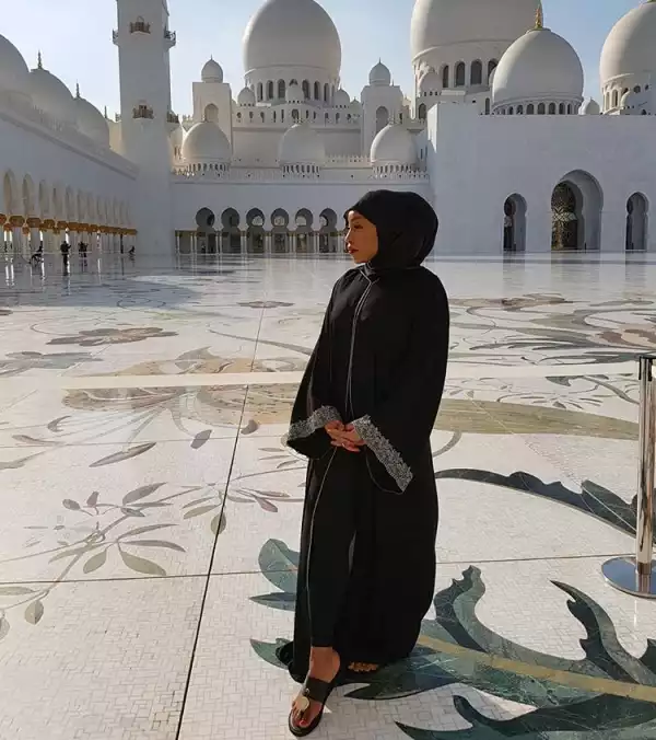 Actress Rita Dominic Spotted At The Largest Mosque In Dubai, Sheikh Zayed Mosque